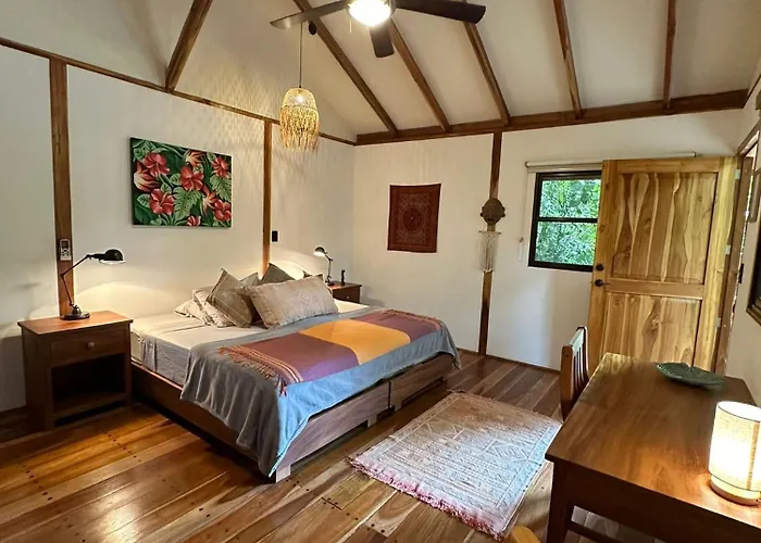 Tierra Encantada Lodge *